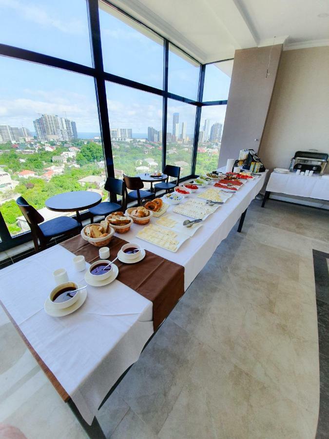 City Hotel バトゥーミ エクステリア 写真